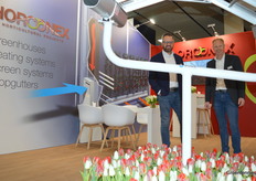 Markus Balan and Albert Haket of Horconex brought tulips, but especially greenhouse construction knowledge.